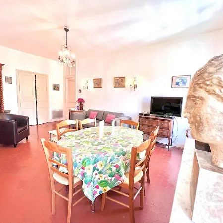 Riviera: Spacious 5-room Duplex Near Sea In Old Town Port *