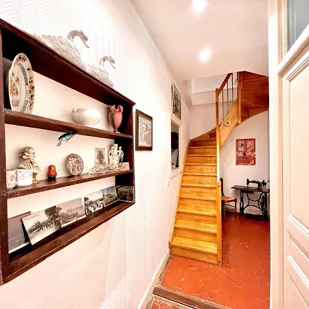 Riviera: Spacious 5-room Duplex Near Sea In Old Town Port *