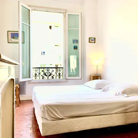 Riviera: Spacious 5-room Duplex Near Sea In Old Town Port *