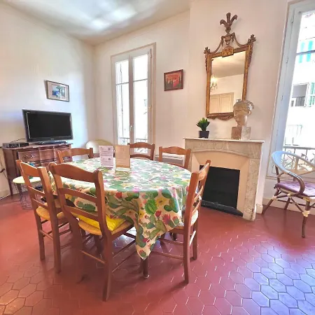 Riviera: Spacious 5-room Duplex Near Sea In Old Town Port *